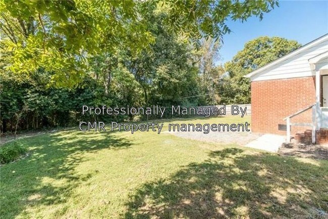 Foto del edificio - 2333 Birchcrest Dr