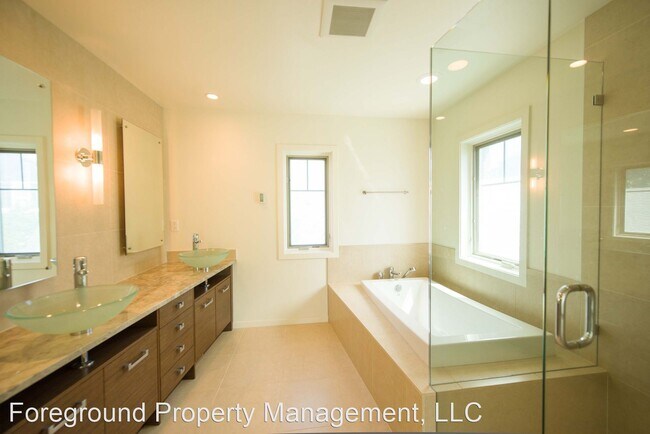Foto del edificio - 1200 Bellevue Way NE