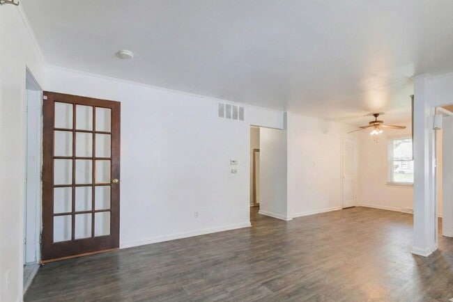 Building Photo - Turn-Key Ranch in Oak Park!