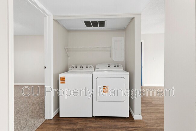 Foto del edificio - 1605 N Willow Rd