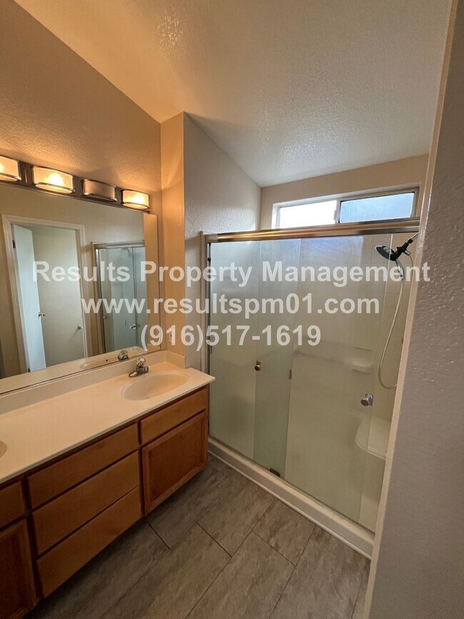 Foto del edificio - Make this Beautiful 4 Bedroom Your New Home