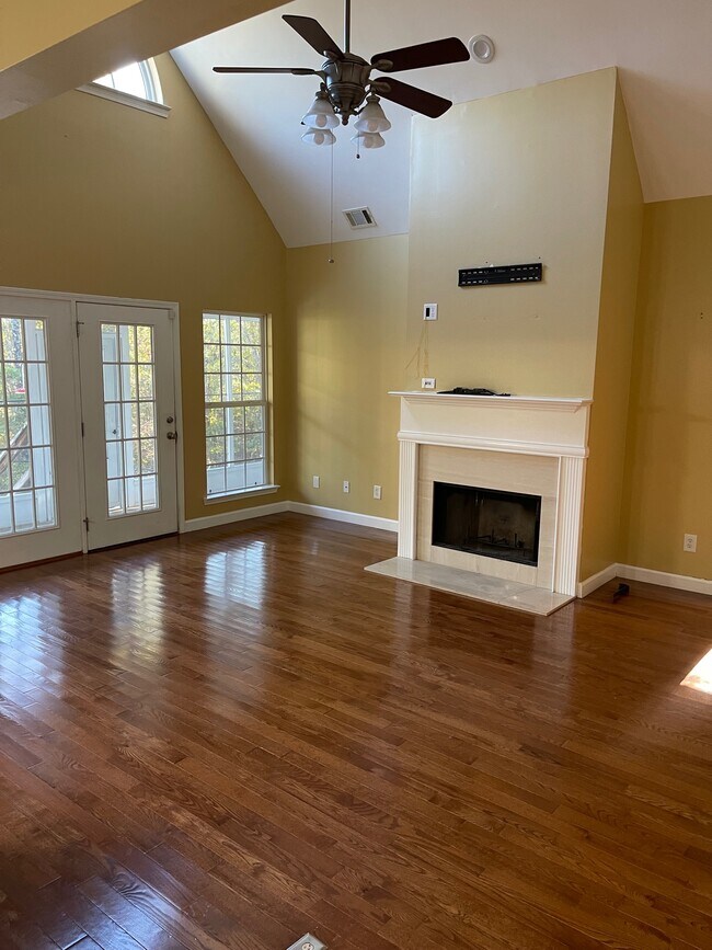 Living Room - 895 Pea Ridge Rd