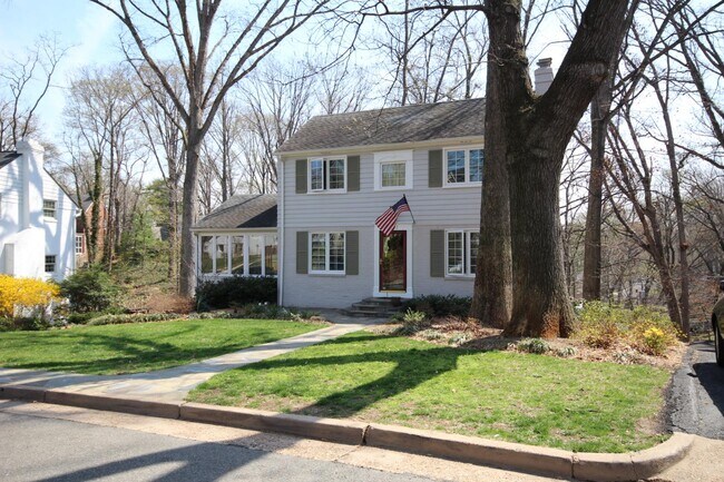 Building Photo - 3207 Circle Hill Rd