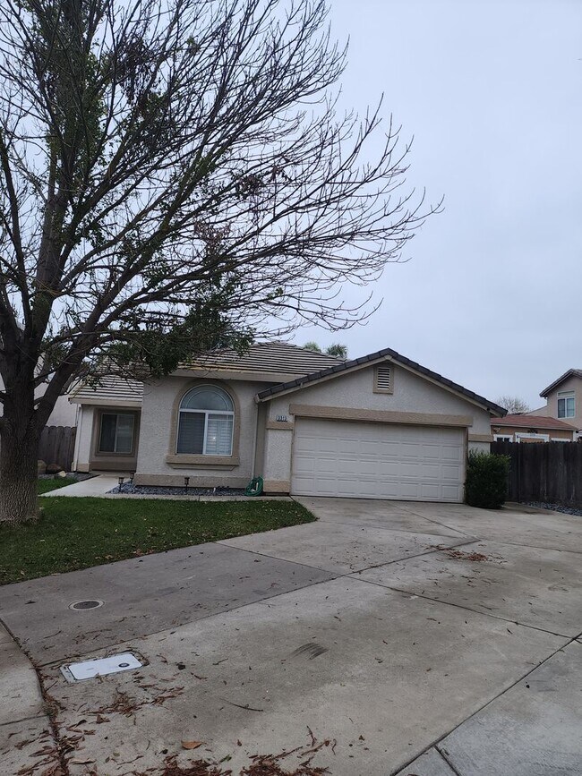 Foto del edificio - 4 Bedroom 3 Bathroom in the Sylvan School District