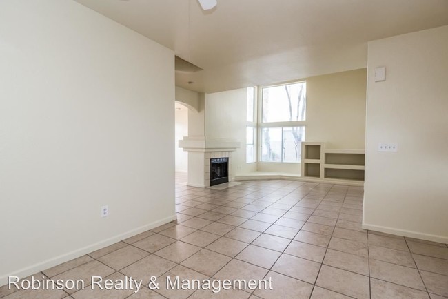 Building Photo - 3 br, 2.5 bath House - 2576 Silver Shadow Dr