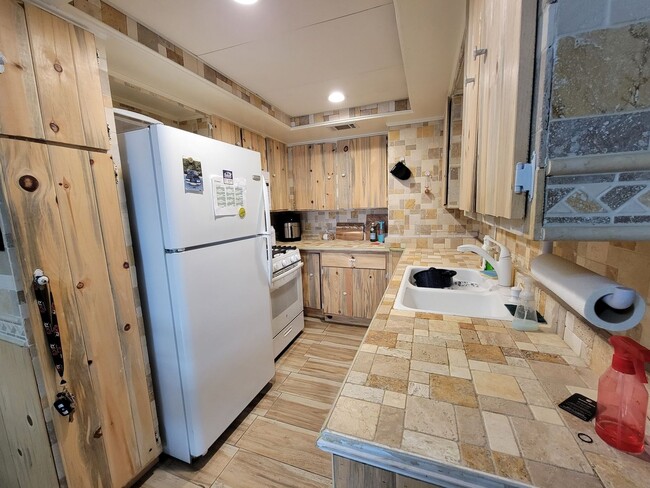 Foto del edificio - 230 Shadybrook Ln