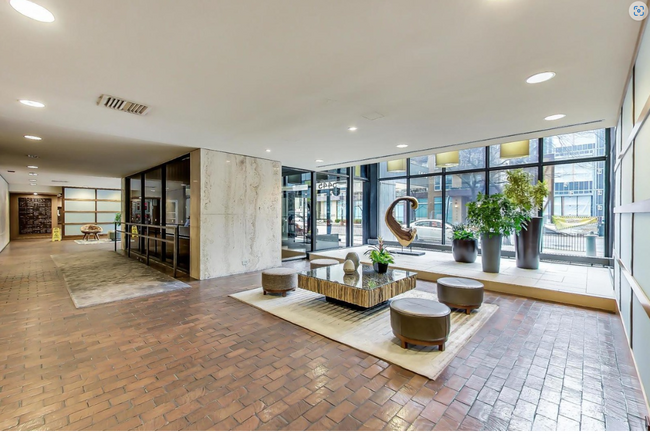 Foto del edificio - 5445 N Sheridan Rd
