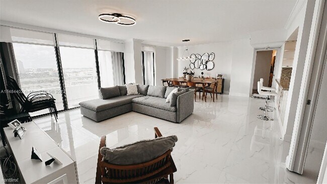 Building Photo - 3 br, 3 bath House - 20355 NE 34th Ct Apt ...
