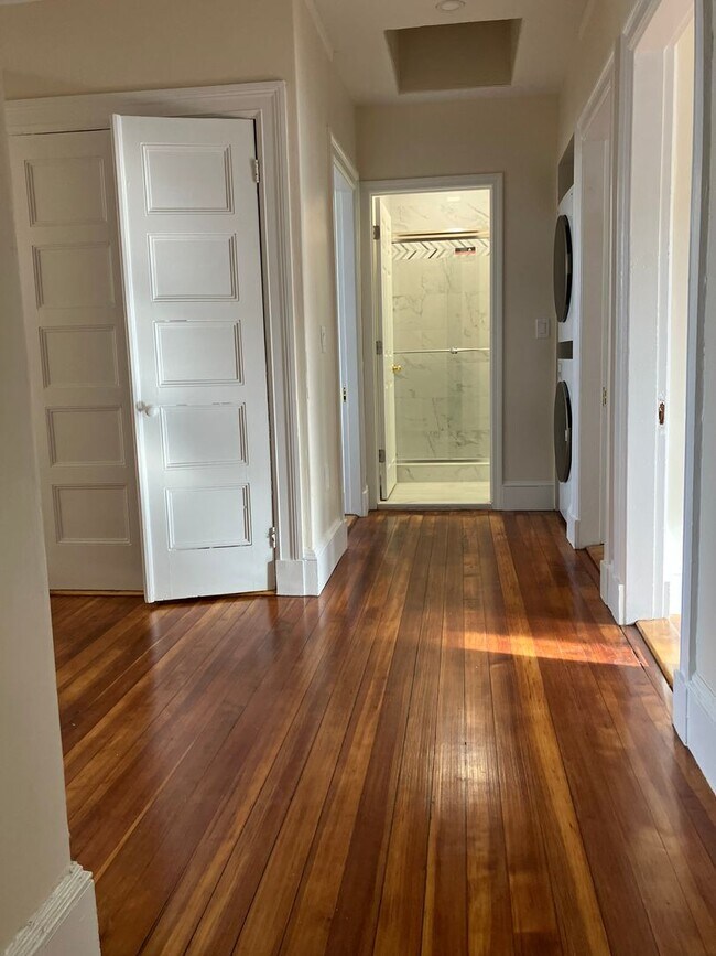 Building Photo - Bright and Beautiful 7-Bed/4-Bath near BU!