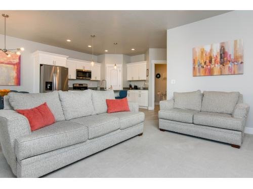 Building Photo - 4328 W Quiet Shade Dr
