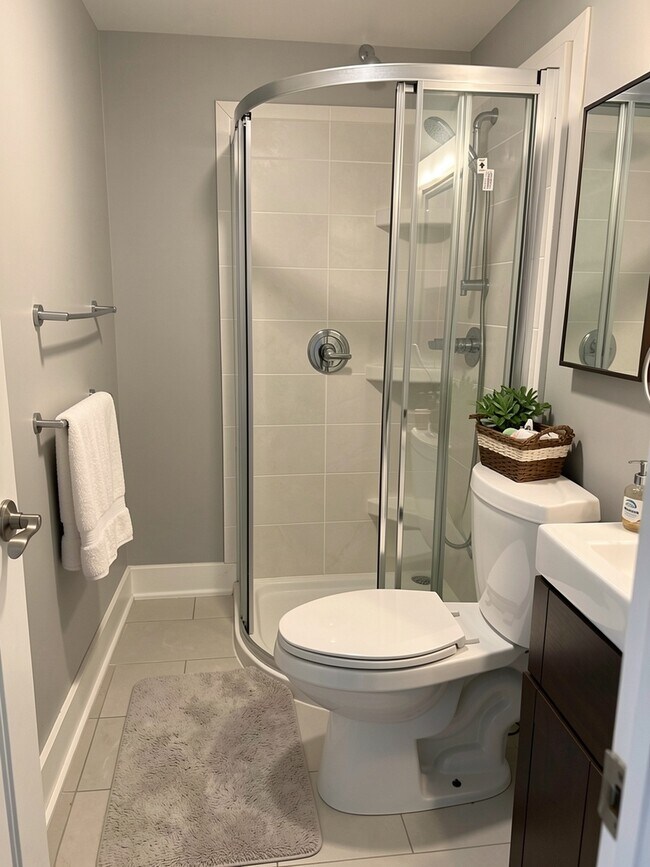 Photo du bâtiment - 5-Bedroom Apartment Near Carleton University - All inclusive and Fully Furnished