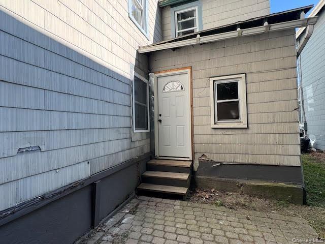 Building Photo - 38 E Main St