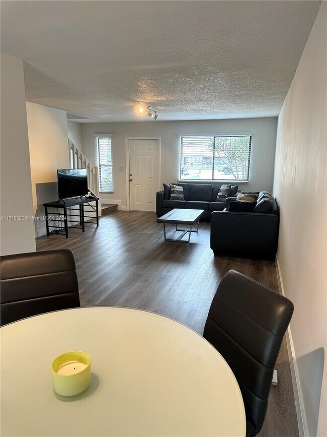 Foto del edificio - 4303 Inlet Cir