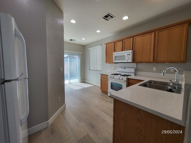 Foto del edificio - 4095 Sparrow Rock St