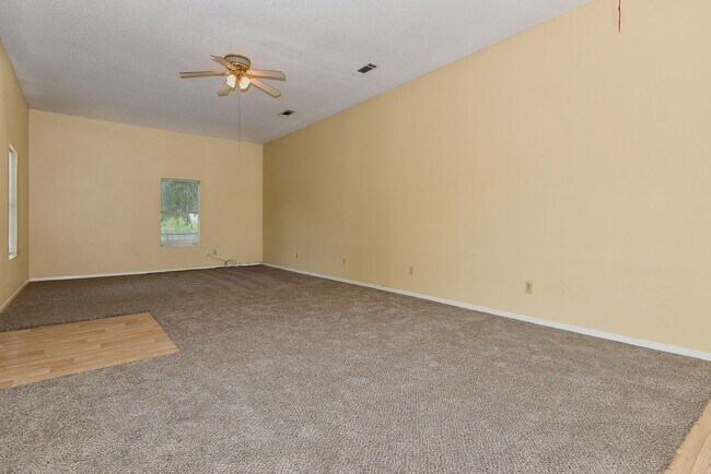 Building Photo - 418 Farm to Market 513 S