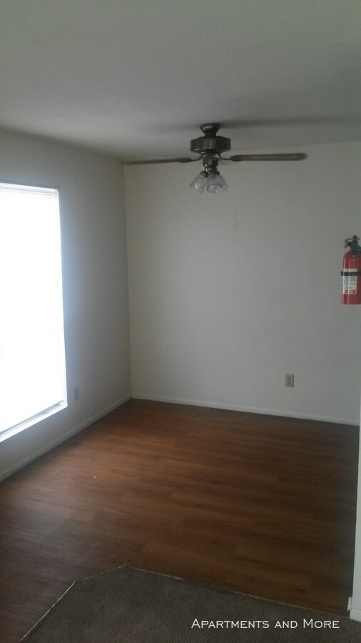Foto del edificio - 611 Bracewood Cir