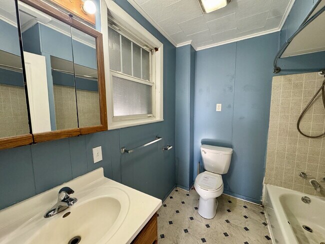 Foto del edificio - 3-bedroom, 1-bath single-family home