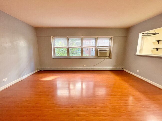 Foto del edificio - 4950 N Marine Dr