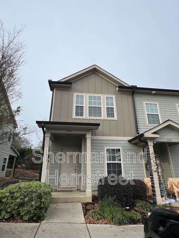 Primary Photo - 1301 Joiner Cir