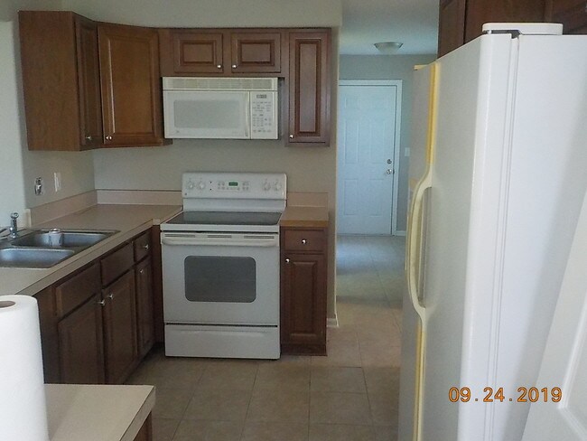 Foto del edificio - 8400 Ridge Rd