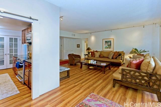 Building Photo - 4999 Kahala Ave