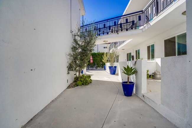 Interior Photo - 715 Marlborough Ave