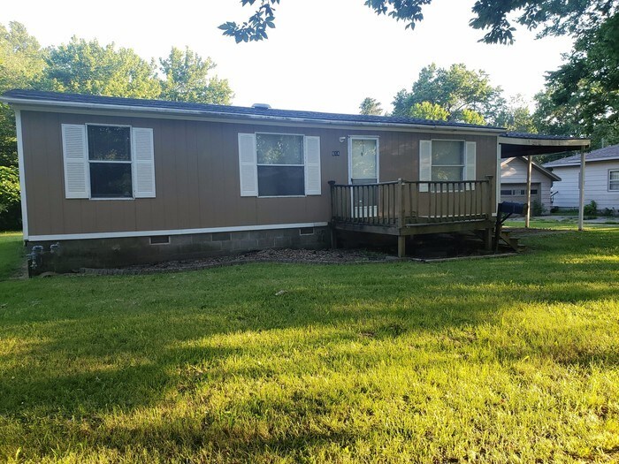 Primary Photo - 3 bedroom 2 bath home on a nice sized lot.