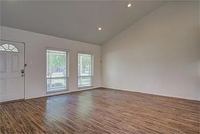 Foto del edificio - Beautiful 3/2 off University!