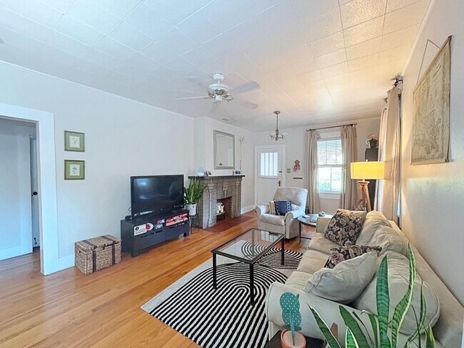 Foto del edificio - 3 Bedroom House in Capital Heights