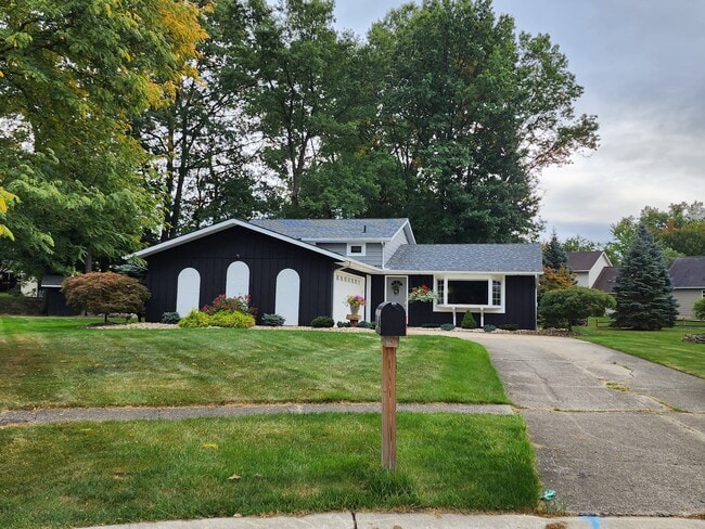 Building Photo - 20311 Village Green Dr