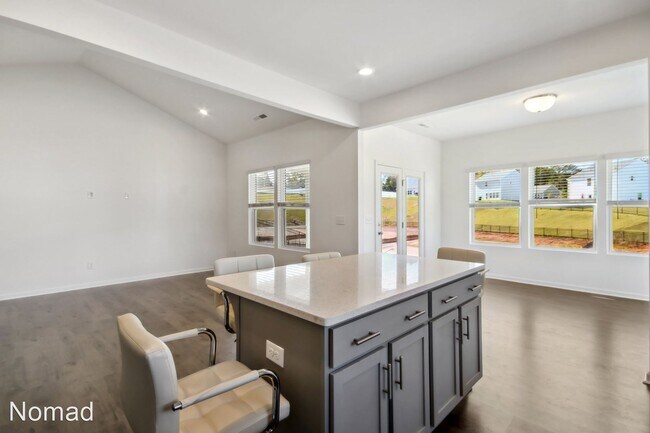 Foto del edificio - 4 br, 3 bath House - 2502 Waverly Dr