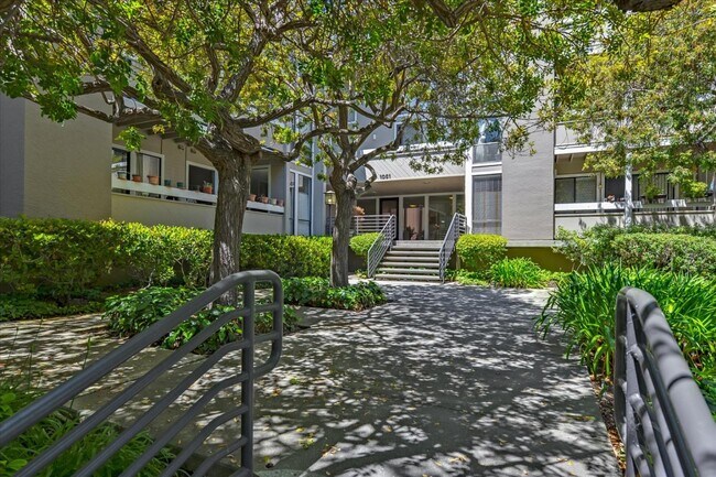 Building Photo - 1061 Beach Park Blvd