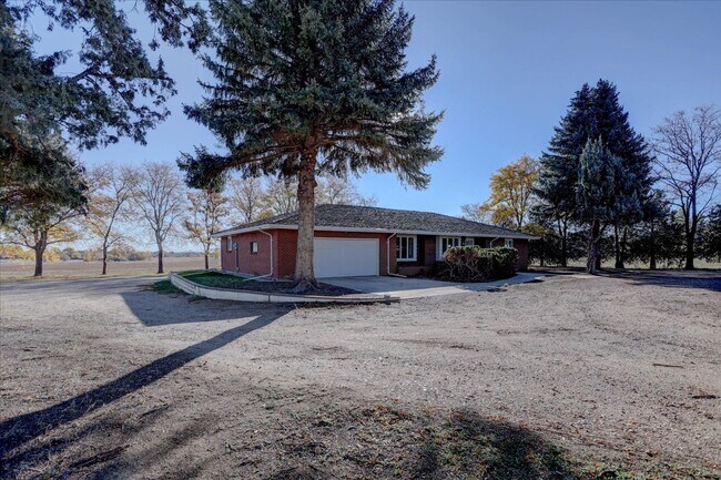 Foto del edificio - 3 Bedroom 3 Bathroom Home on a 1 Acre Lot