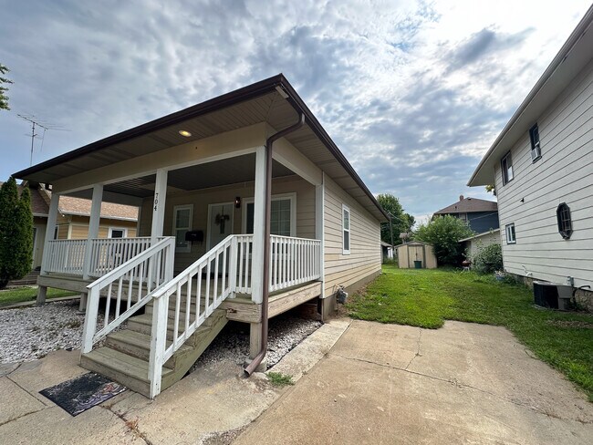 Foto del edificio - 704 N Duluth Ave