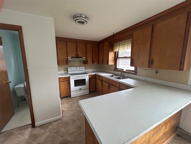 Building Photo - 136 Meeker Rd