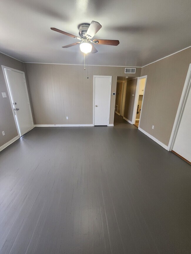 Foto del edificio - 3 bed 2 bath 1 car garage