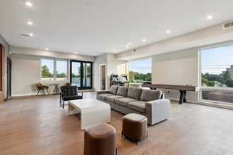 Building Photo - Station Square