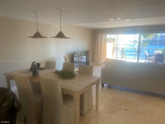 Foto del edificio - 2 br, 2.5 bath House - 4000 NE 168th St Ap...