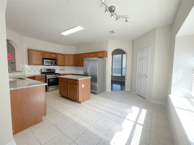 Building Photo - 2126 Winding Hollow Dr