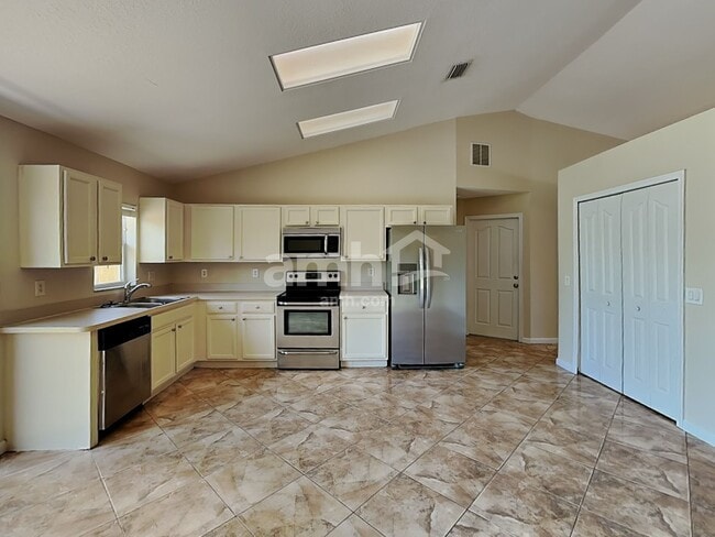 Foto del edificio - 757 SW McCoy Ave