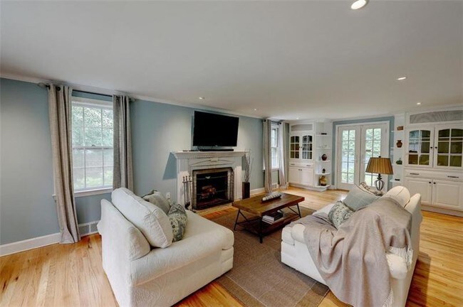 Foto del edificio - Beautiful Nayatt Colonial