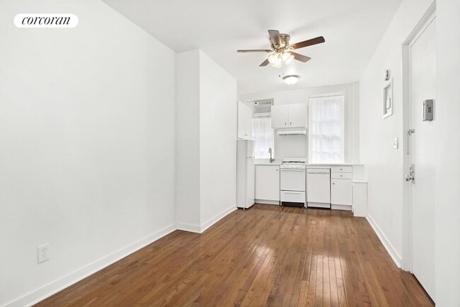 Building Photo - 212 W 16th St