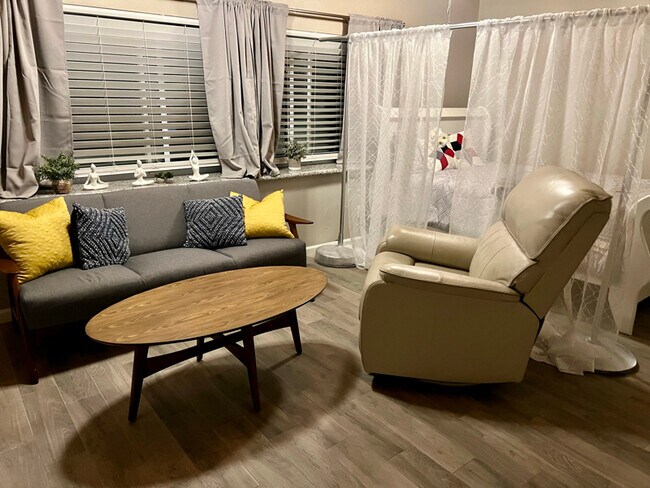 Foto del edificio - 5003 Whitney Ave