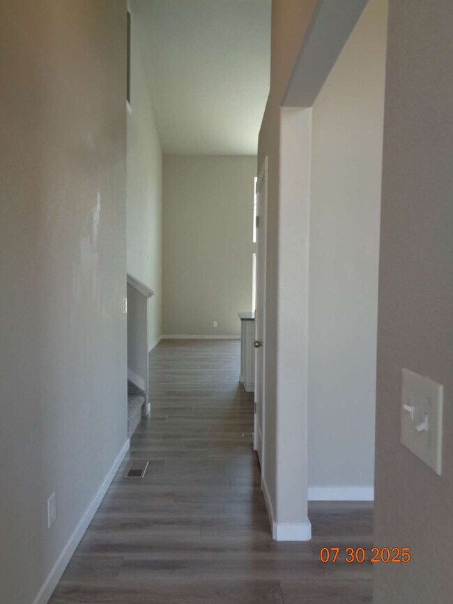 Building Photo - Great neighborhood! with open space and wa...