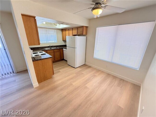 Building Photo - 7200 W Pirates Cove Rd