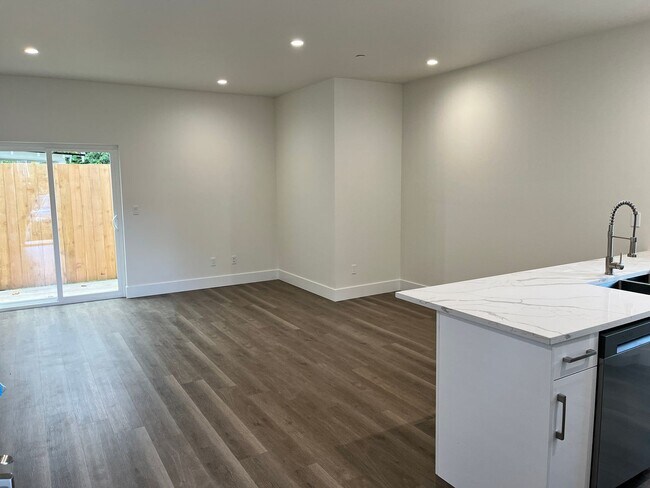 Foto del edificio - 5872 Cedar St