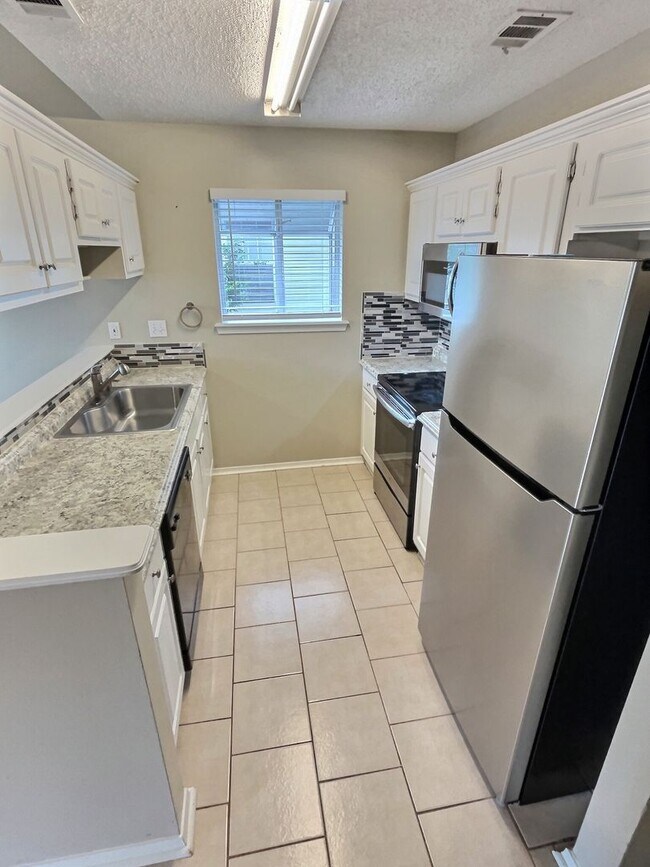 Building Photo - Spacious 2 story home in D'Iberville