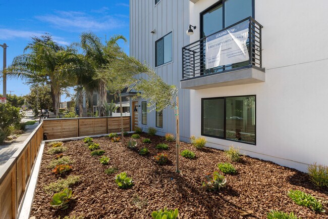 Foto del edificio - 1253 N Gower St