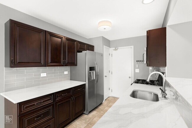 Foto del edificio - 109 Holmes Way