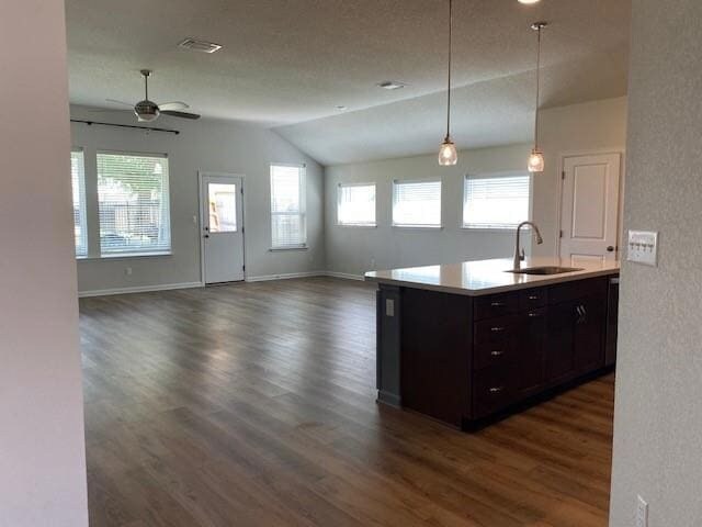 Foto del edificio - 127 Patrick Herndon Dr